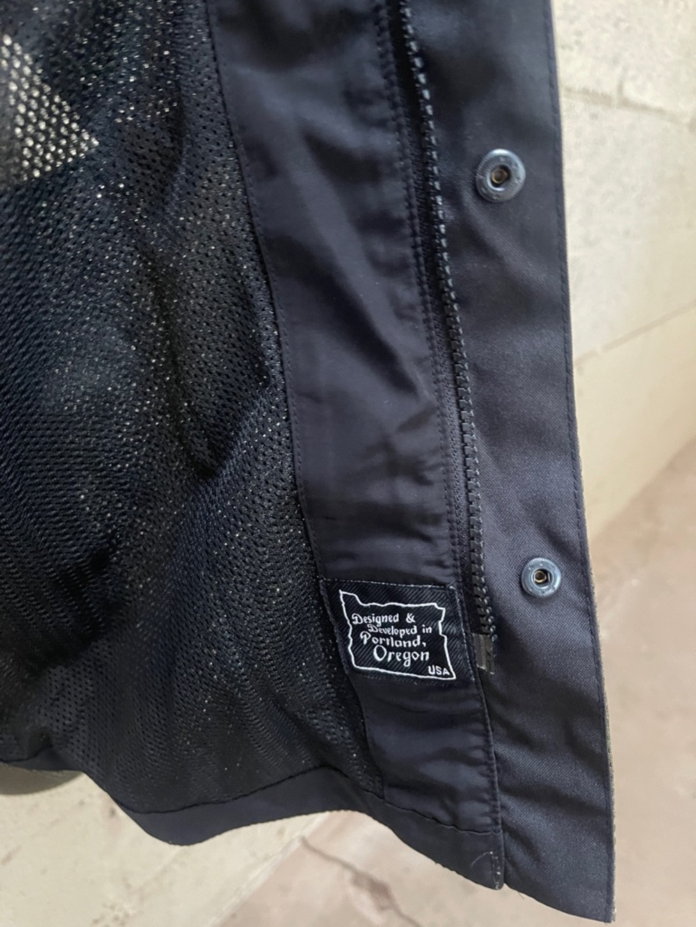 ICON Men’s Two-Tone Mesh Jacket in Olive and Black - Picture 8 of 10